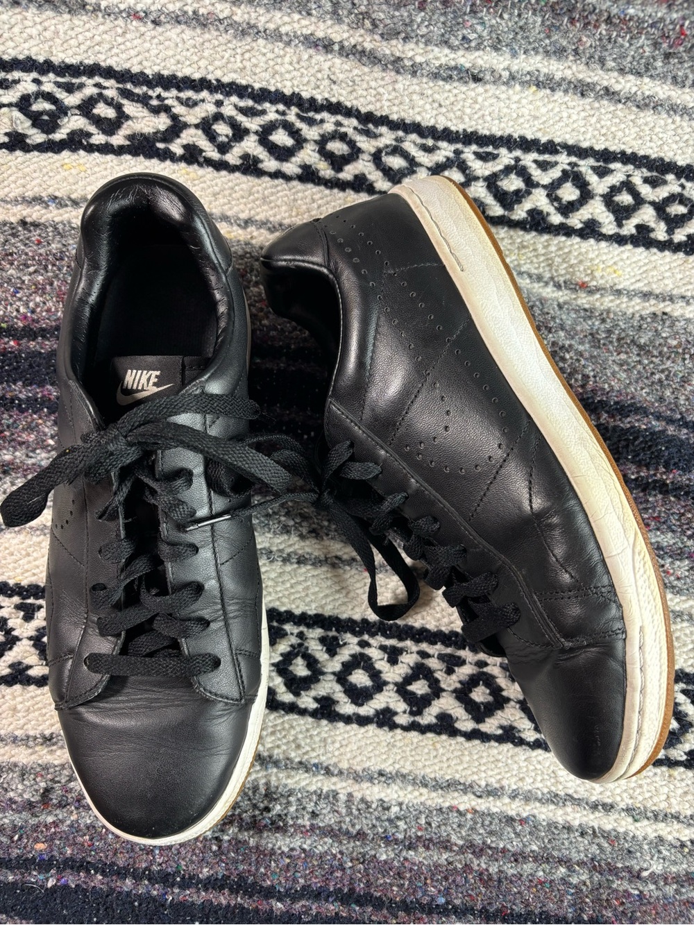 Nike Classic Ultra Womens Black Leather Tennis Shoe Sneakers Sz 9.5 725111-002